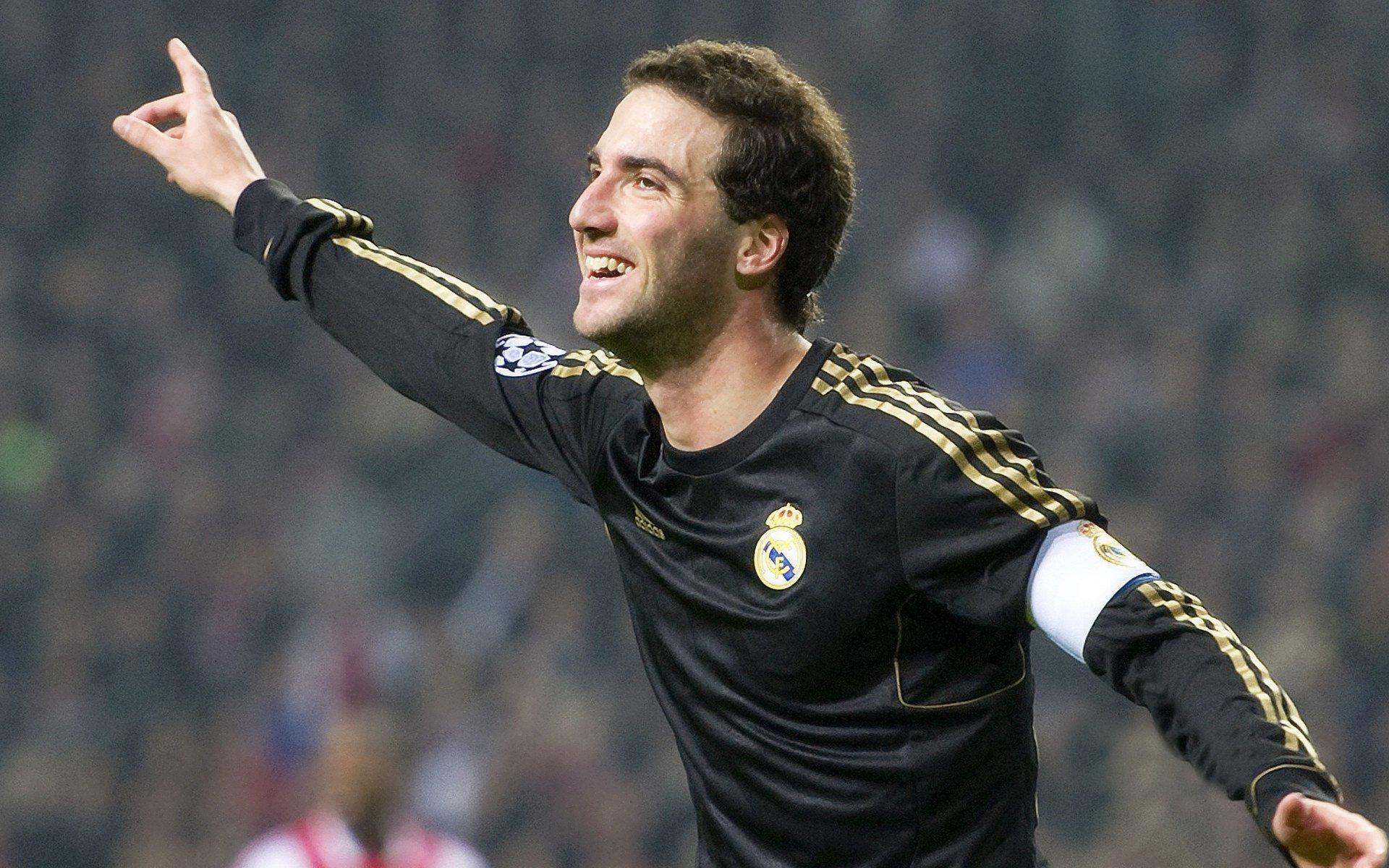 意甲联赛激战正酣，国际米兰领跑积分榜，尤文图斯紧追不舍