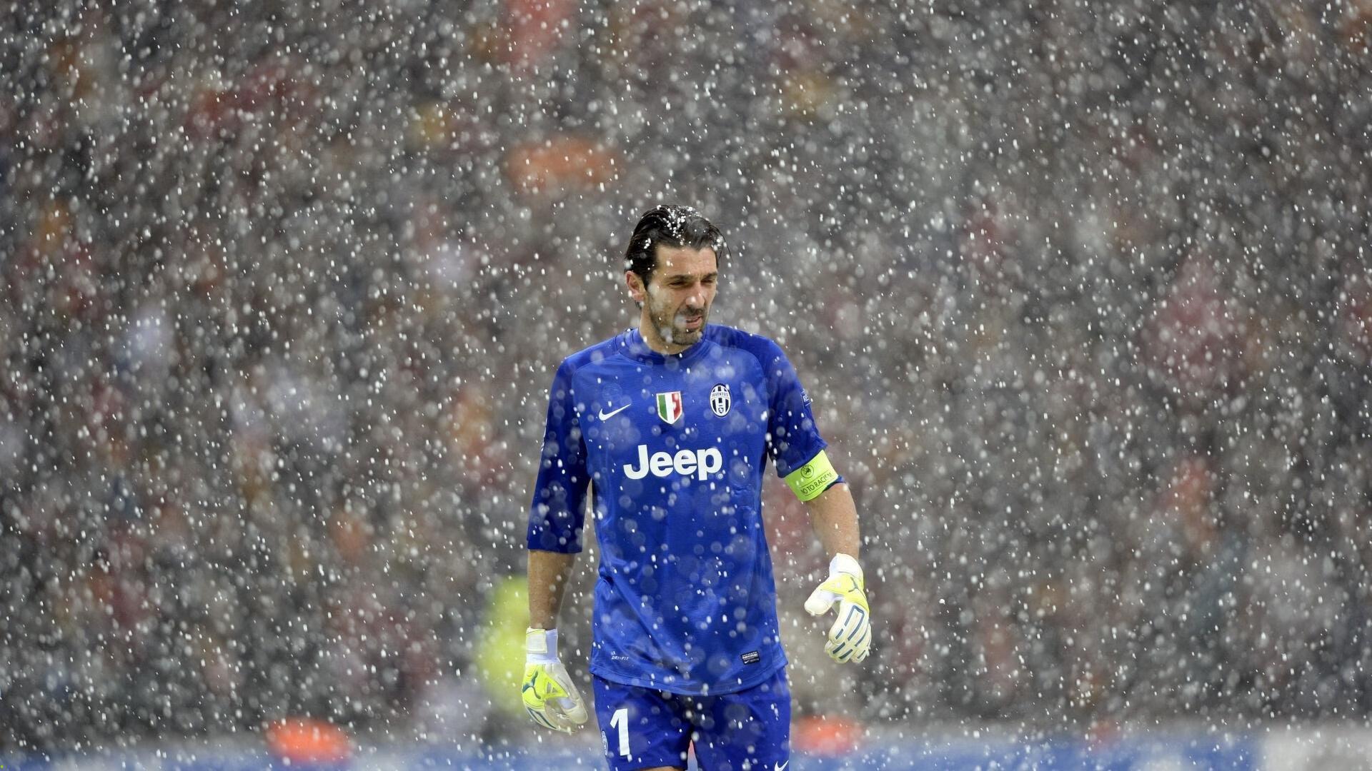 田径世锦赛惊天一战！新星打破尘封15年世界纪录，缔造历史时刻