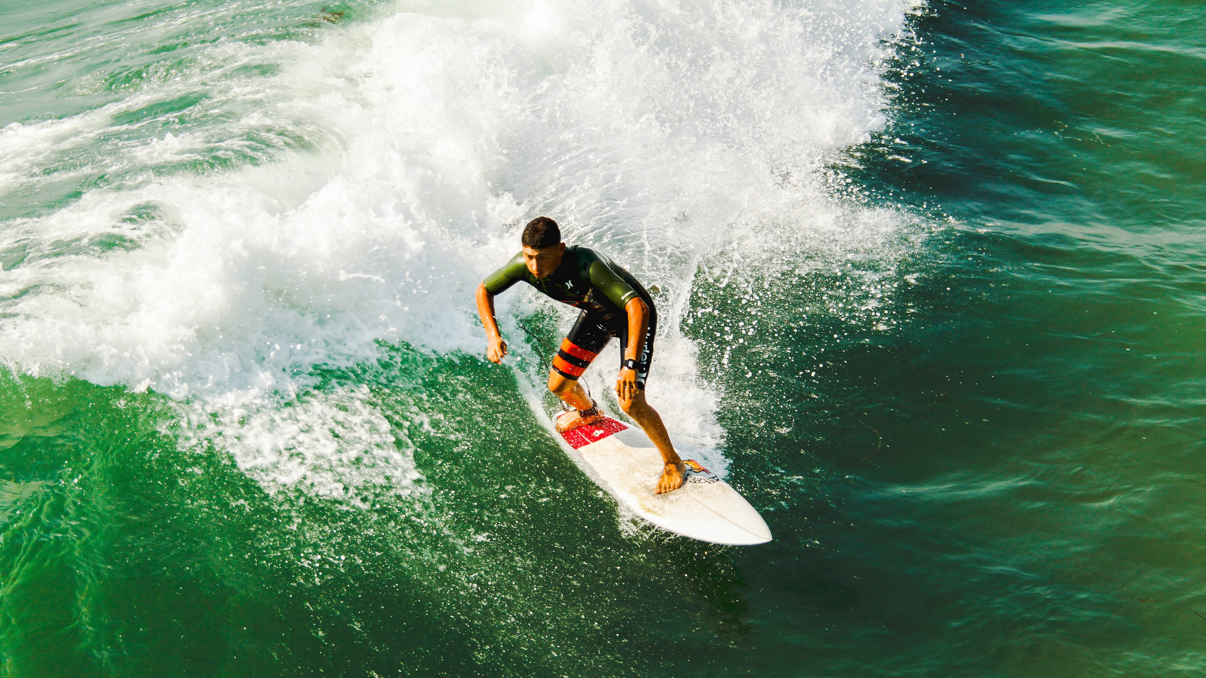 CBA季后赛激战正酣 辽宁队力克广东队抢占先机