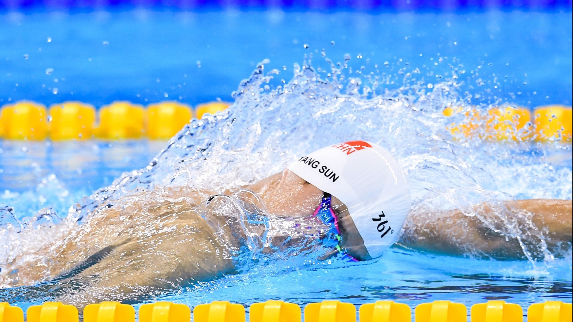 短道速滑世锦赛激战正酣 中国队力拼奖牌 新秀表现亮眼